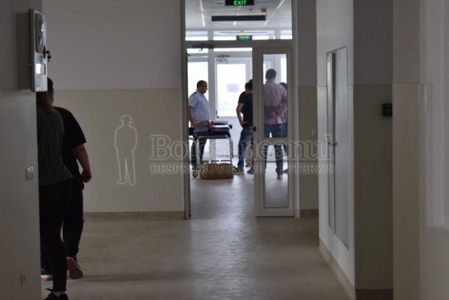 1-cni-a-ajuns-la-botosani-pentru-preluarea-spitalului-nou-al-orasului-de-la-o-companie-in-faliment-galerie-foto