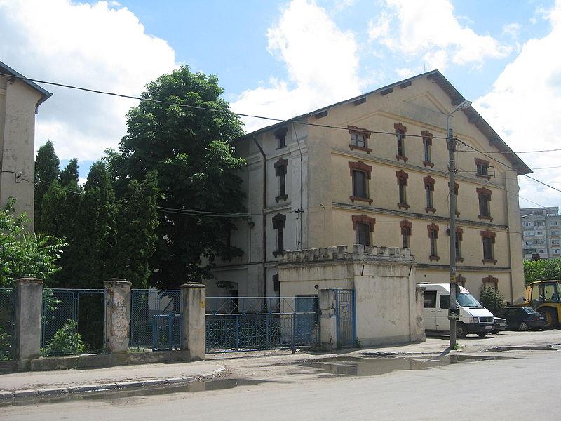 800px-Fabrica_de_Tigarete_din_Iasi-Sursa-foto-Wikipedia